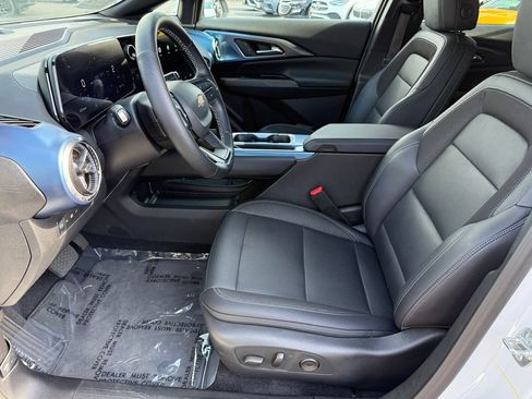 Used 2024 Chevrolet Equinox EV LT FWD image 24