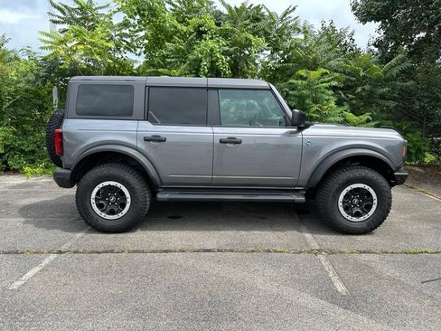 Used 2022 Ford Bronco Black Diamond w/ Sasquatch Package AWD/4WD image 2