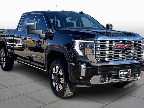 Used 2024 GMC Sierra 3500 Denali w/ Technology Package image 2