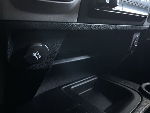 Used 2016 RAM 2500 Tradesman w/ Chrome Appearance Group image 30