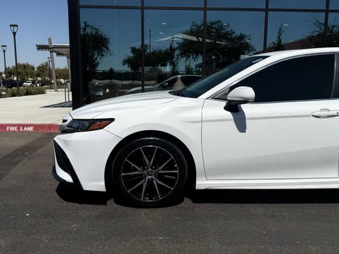 Used 2021 Toyota Camry SE FWD image 11