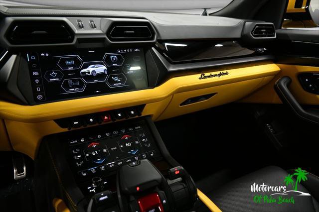 Used 2025 Lamborghini Urus SE AWD/4WD image 48