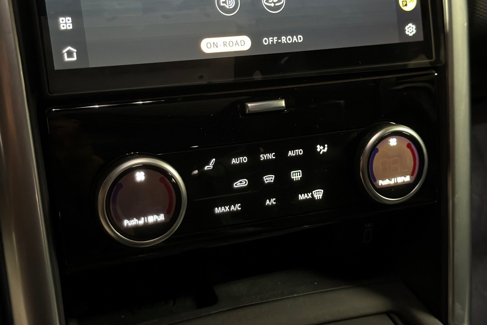 New 2026 Land Rover Discovery Limited Edition AWD/4WD image 18