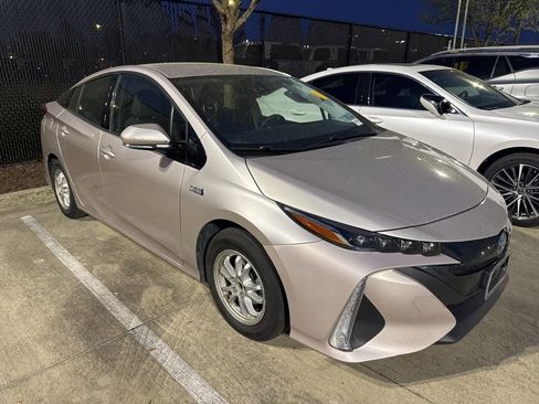 Used 2018 Toyota Prius Prime Premium w/ Preferred Accessory Package image 2