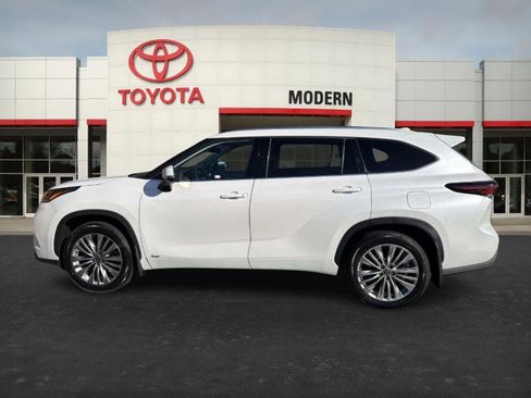 Used 2024 Toyota Highlander Platinum image 7