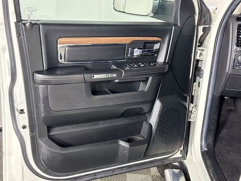 Used 2017 RAM 1500 Laramie w/ Convenience Group image 10