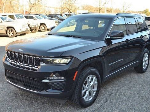 Used 2023 Jeep Grand Cherokee Altitude image 4