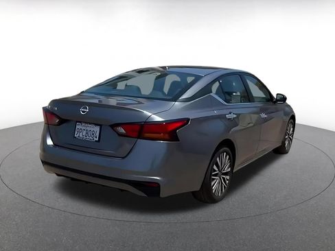 Used 2025 Nissan Altima 2.5 SV FWD image 13