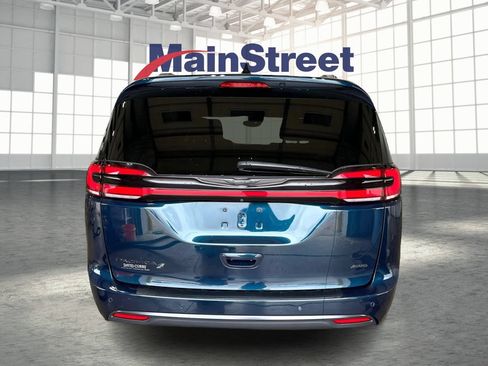 Used 2023 Chrysler Pacifica Touring-L w/ S Appearance Package AWD/4WD image 4