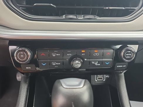 Used 2025 Jeep Compass Limited AWD/4WD image 21