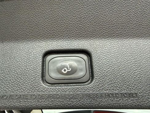 Used 2016 Ford Explorer Platinum image 17