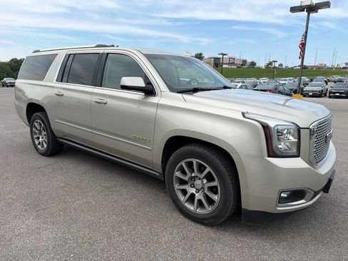 Used 2015 GMC Yukon XL Denali w/ Premium Package AWD/4WD image 9