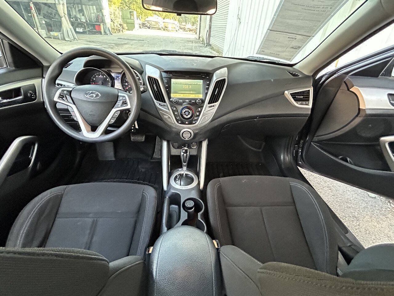 Used 2016 Hyundai Veloster FWD image 24