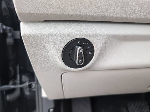 Used 2023 Volkswagen Jetta SE w/ Panoramic Sunroof Package FWD image 24