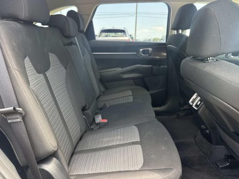 Used 2023 Kia Sorento LX FWD image 10