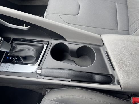 Used 2025 Hyundai Elantra SE image 11