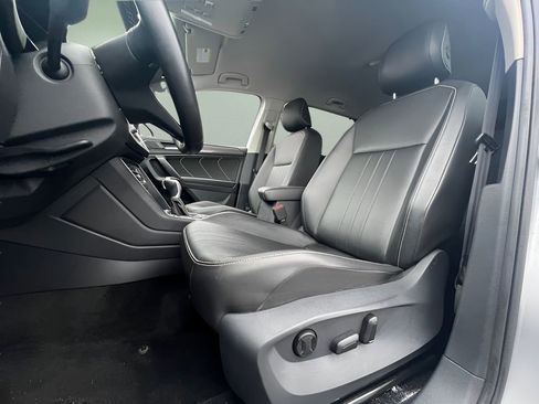 Used 2023 Volkswagen Tiguan SE image 10