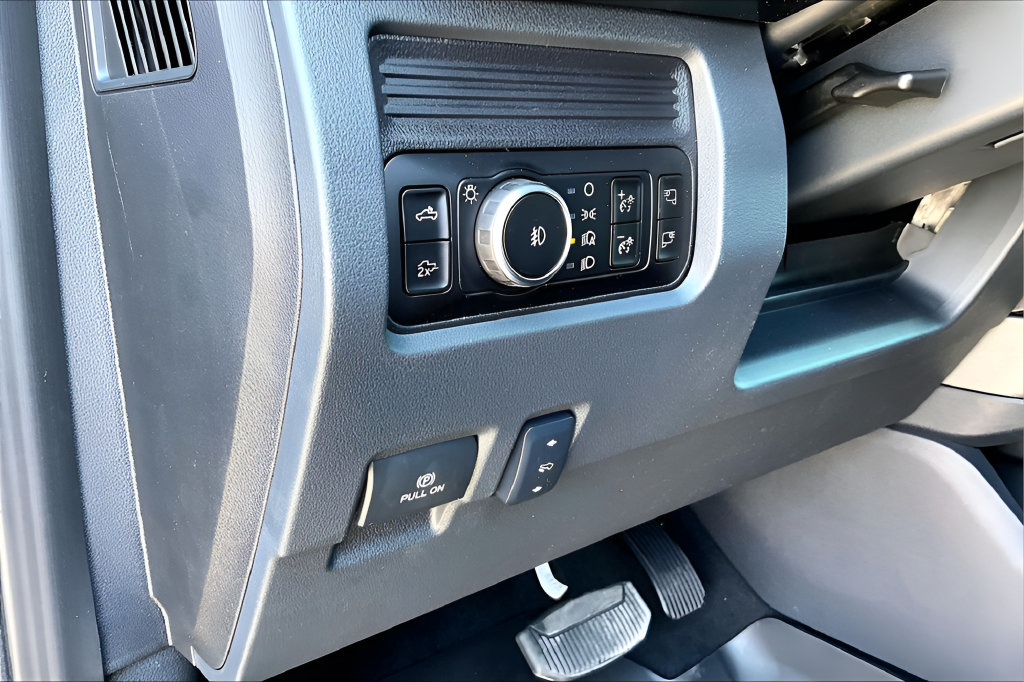 New 2026 Ford F250 Lariat w/ Black Appearance Package AWD/4WD image 18