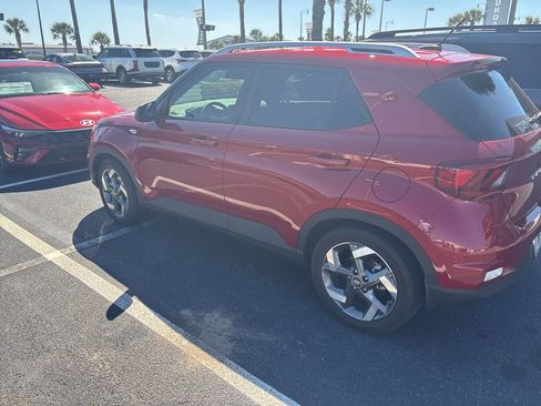 Used 2024 Hyundai Venue Limited image 3