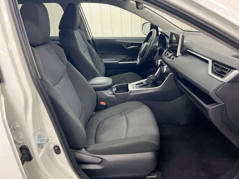 Used 2025 Toyota RAV4 XLE FWD image 22