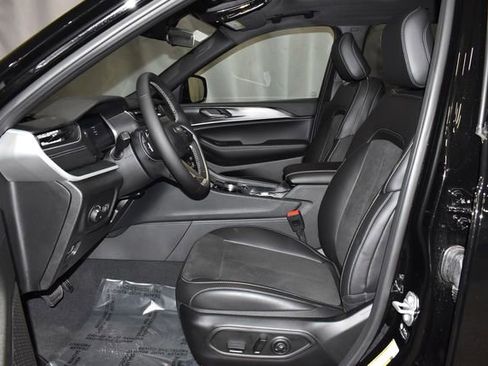 New 2025 Jeep Grand Cherokee L Altitude image 10