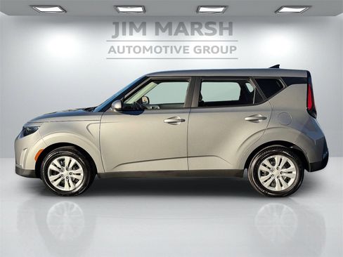 Used 2023 Kia Soul LX image 2