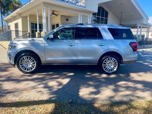 Used 2024 Ford Expedition Limited image 2