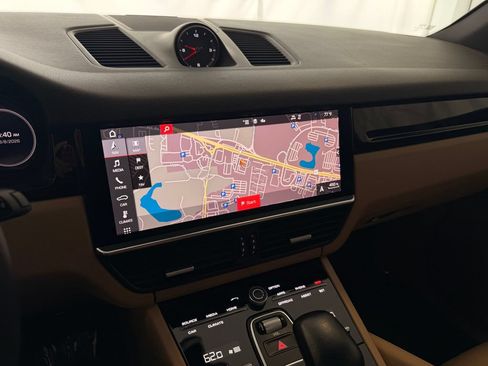 Certified 2021 Porsche Cayenne AWD/4WD image 23
