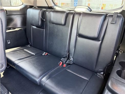 Used 2019 Toyota Highlander SE FWD image 25