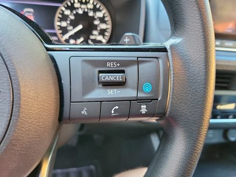 Used 2023 Nissan Rogue SV FWD image 30
