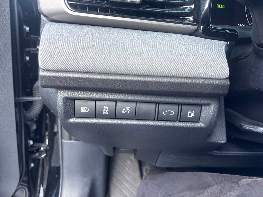 Used 2025 Toyota Camry LE w/ Convenience Package FWD image 17