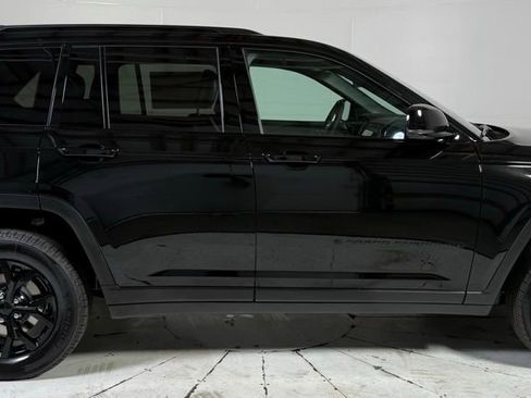 New 2025 Jeep Grand Cherokee Altitude AWD/4WD image 8