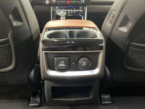 Used 2024 Kia Carnival SX Prestige image 19