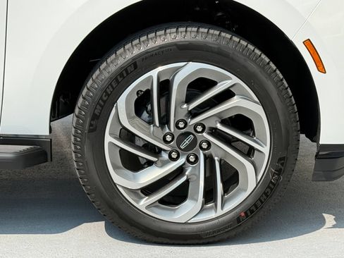 New 2027 Lincoln Navigator L Premier AWD/4WD image 8