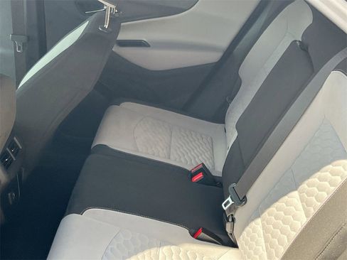 Used 2020 Chevrolet Equinox LS image 29
