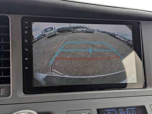 Used 2018 Toyota Sienna XLE image 19