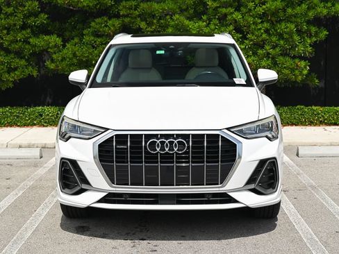 Used 2019 Audi Q3 2.0T Premium Plus w/ Premium Plus Package AWD/4WD image 2