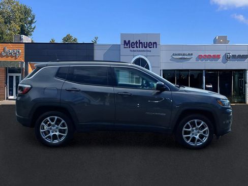 Used 2022 Jeep Compass Latitude AWD/4WD image 2