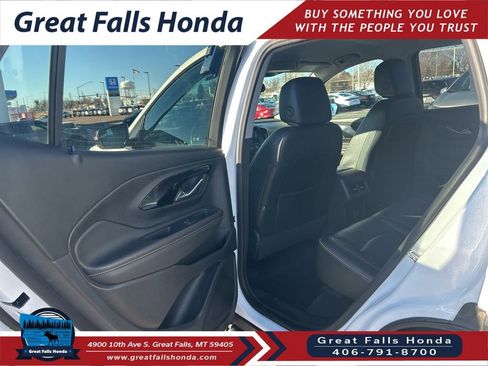 Used 2023 GMC Terrain AT4 image 19