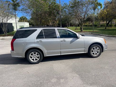 Used 2006 Cadillac SRX w/ Seating Package image 9