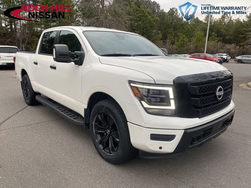 Used 2024 Nissan Titan SV w/ SV Convenience Package image 1