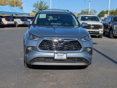 Used 2022 Toyota Highlander Platinum AWD/4WD image 9
