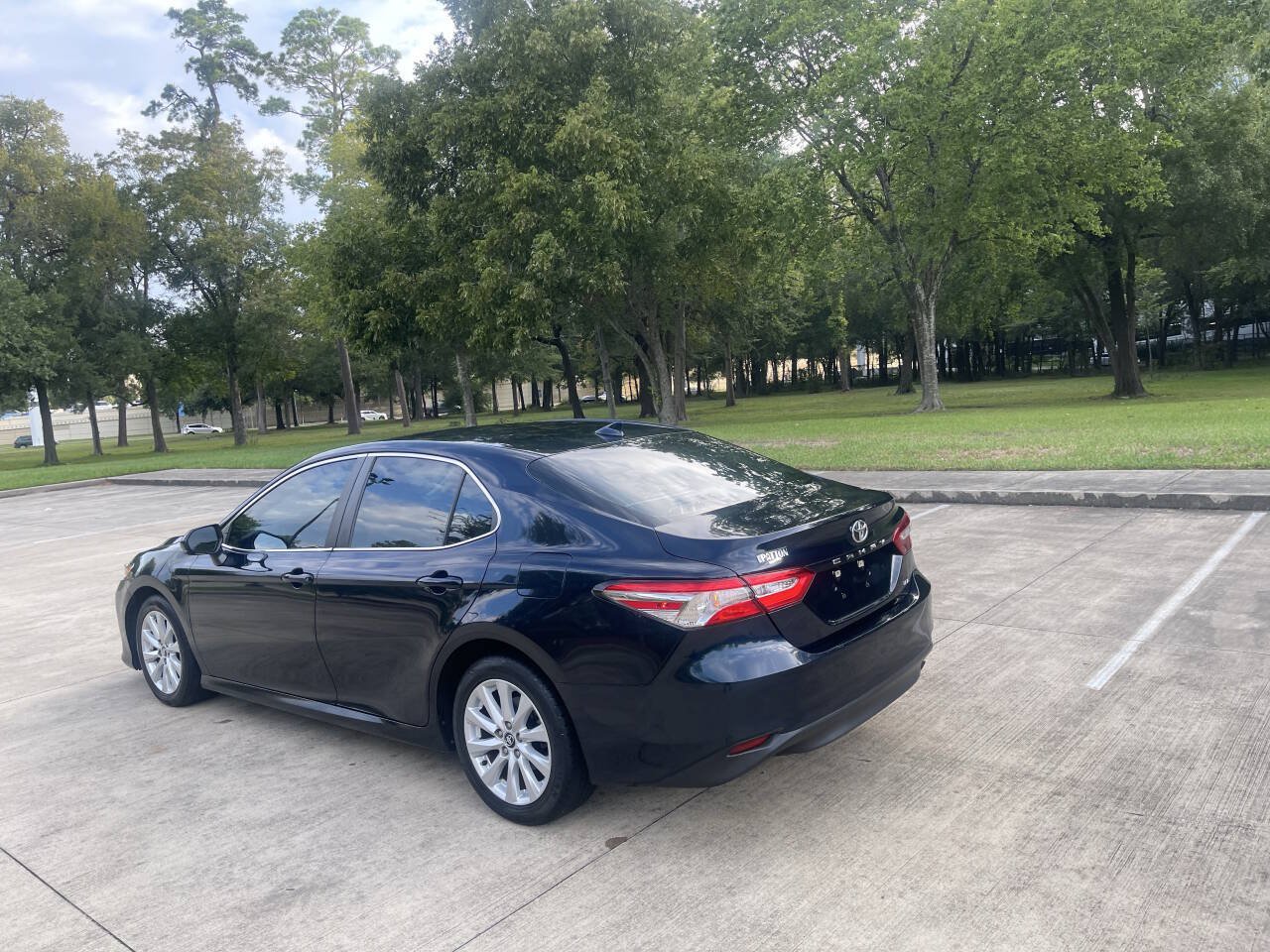 Used 2020 Toyota Camry LE FWD image 26