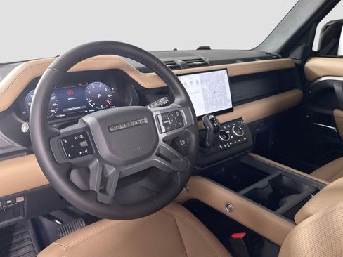 Certified 2025 Land Rover Defender 90 X-Dynamic SE image 21