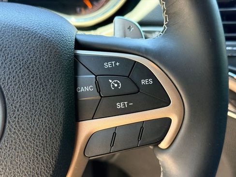 Used 2014 Jeep Grand Cherokee Overland AWD/4WD image 40