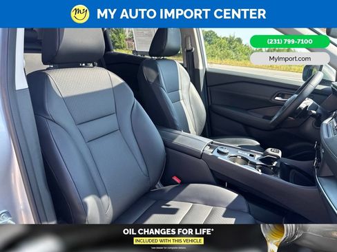 Used 2025 Nissan Rogue SV w/ SV Premium Package AWD/4WD image 29