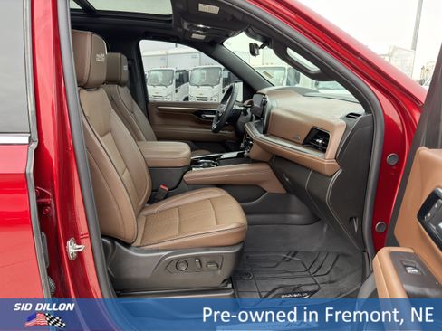 Certified 2025 Chevrolet Suburban High Country image 17