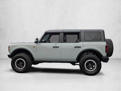 Used 2022 Ford Bronco Badlands image 9