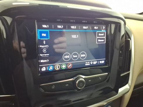 Used 2022 Chevrolet Traverse LS FWD image 18
