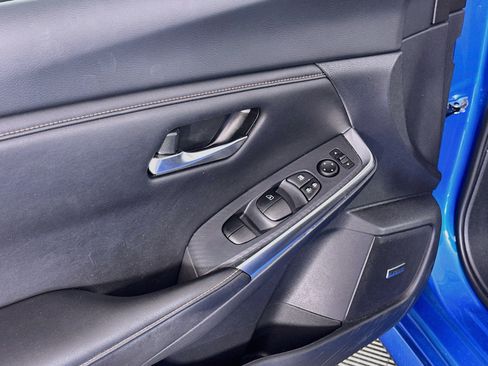 Used 2023 Nissan Sentra SR w/ SR Premium Package FWD image 15